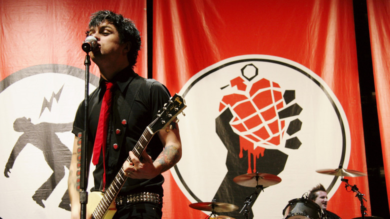 Green Day performing in 2005