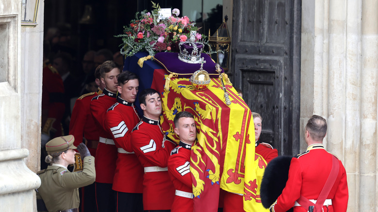 queen coffin leaving Westminster