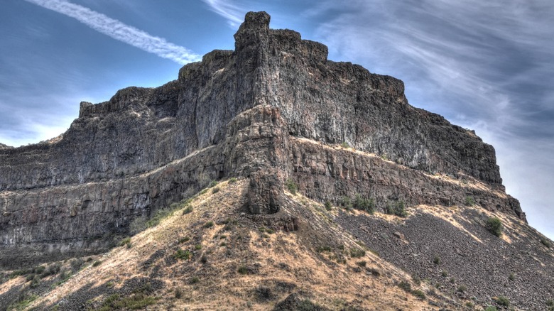 Channeled Scabland cliffs 