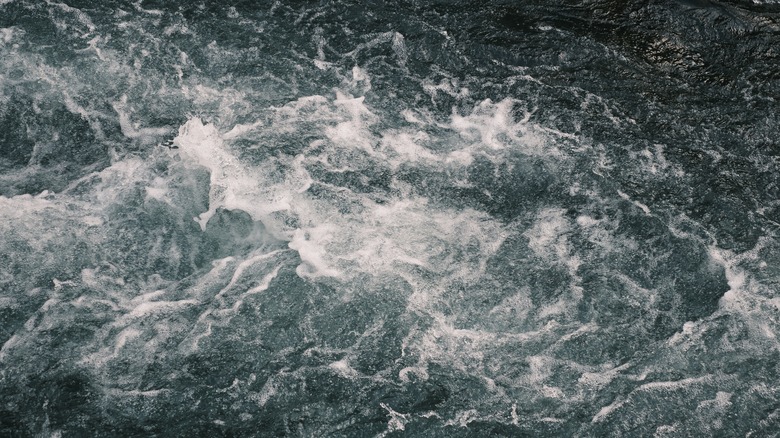 Water rushing 