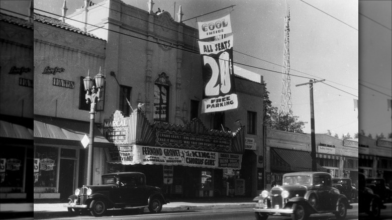Move theater advertising air conditioning