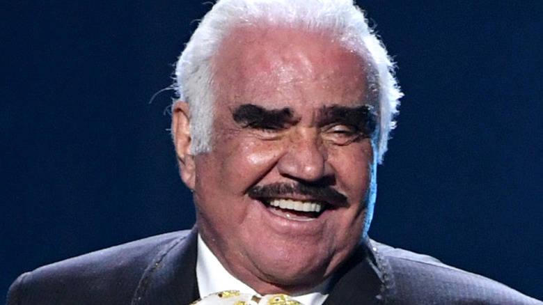 Vicente Fernández close up