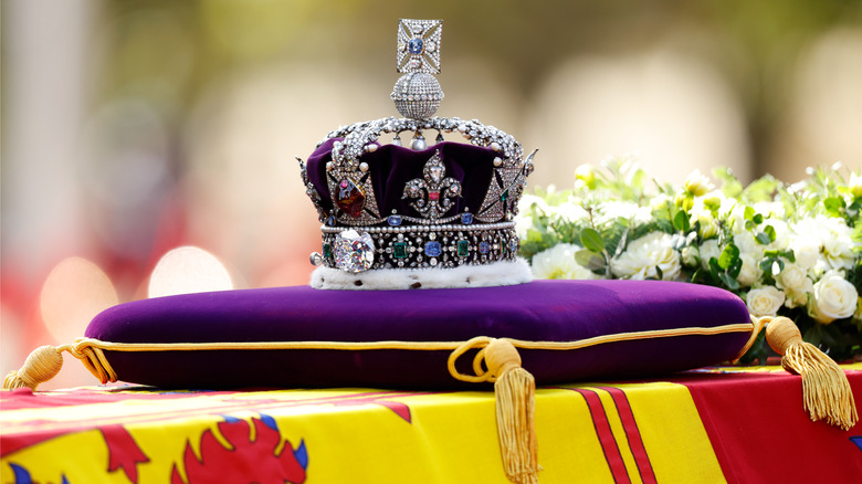 queen's coffin imperial state crown