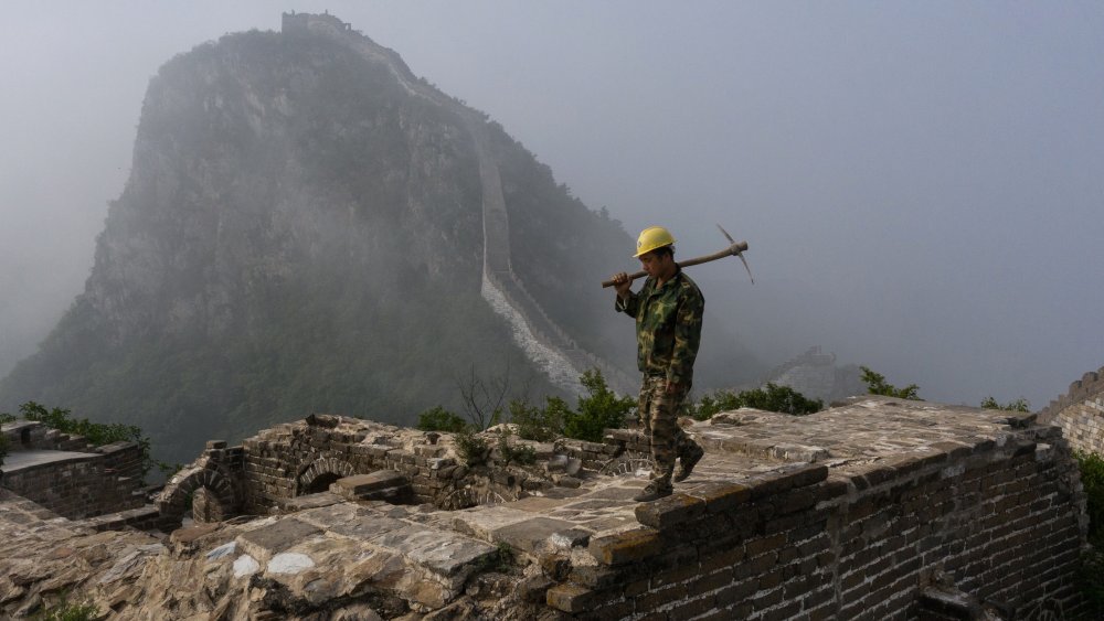 great wall w/construction guy