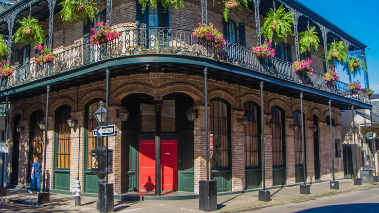 a building in new orleans' french quarter