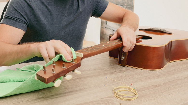 Thorough cleaning of unstringed guitar with rag