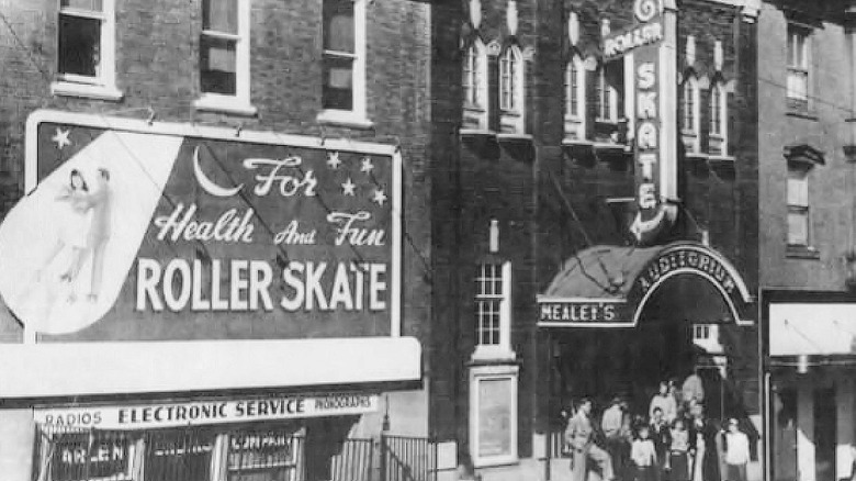 Photo of rollerskating rink in the early 1900s