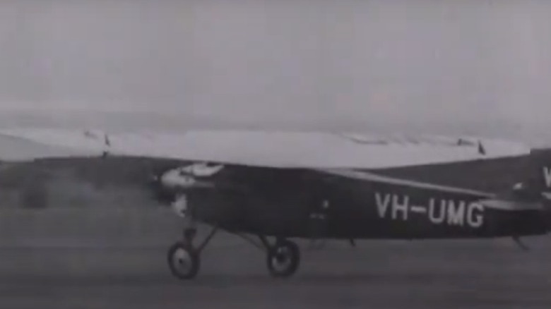 fokker avro 10 taking off