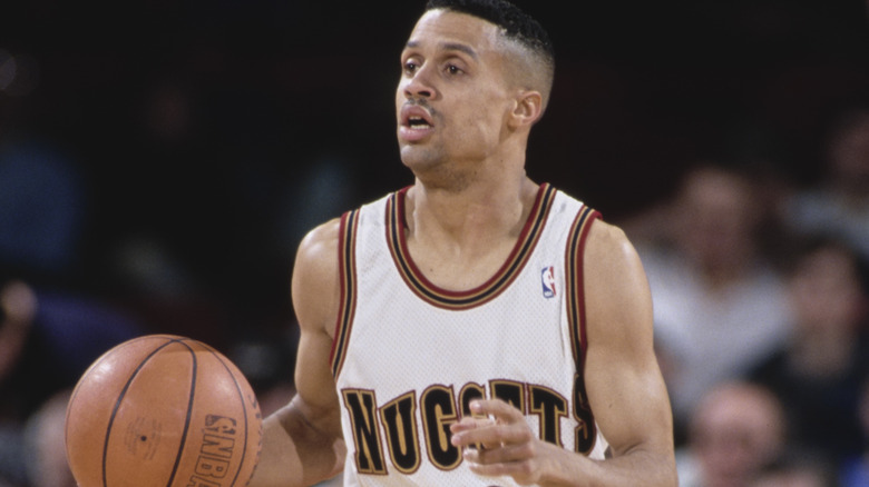 Mahmoud Abdul-Rauf dribbling ball