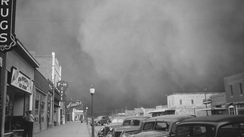 Dust storm in 1937 Kansas