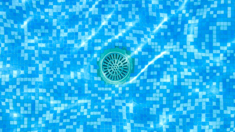 Pool drain 