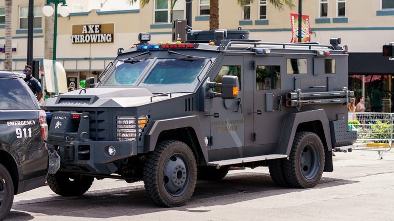 armored police vehicle 