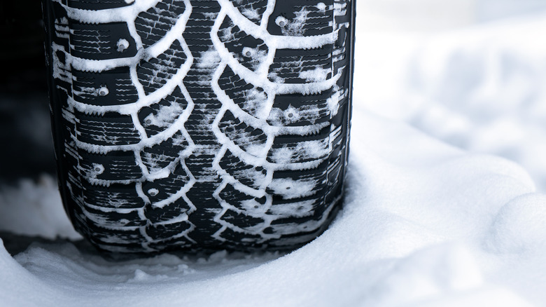 Car tyre in snow