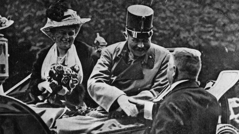 franz ferdinand and wife greeting the public in sarajevo