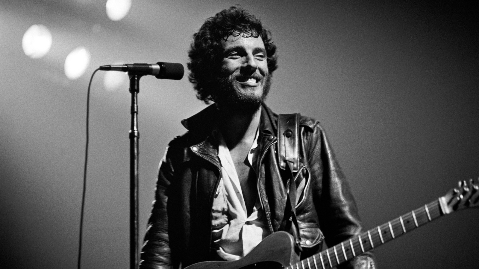 In 1975, Bruce Springsteen Released This Signature Hit — But It Never Reached No. 1