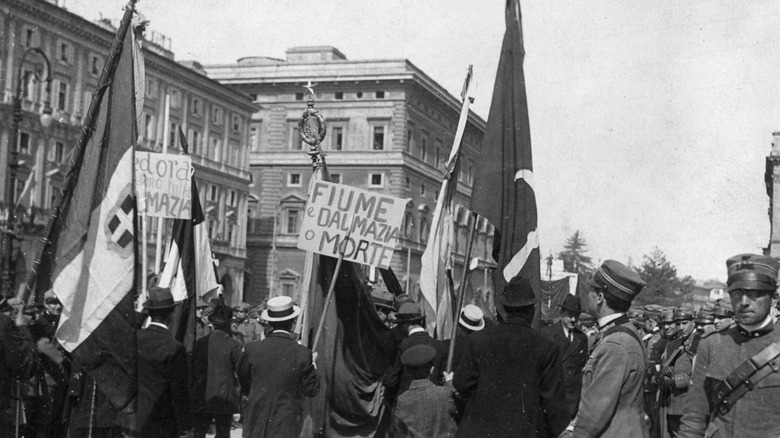 Demonstrators carry flags of Italy and Trieste, 1919