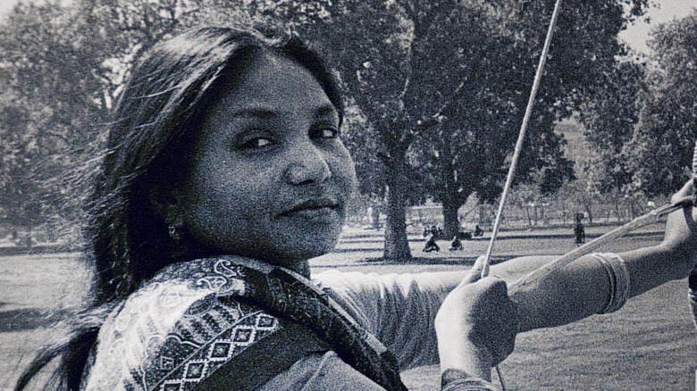 Phoolan Devi holding bow, arrow