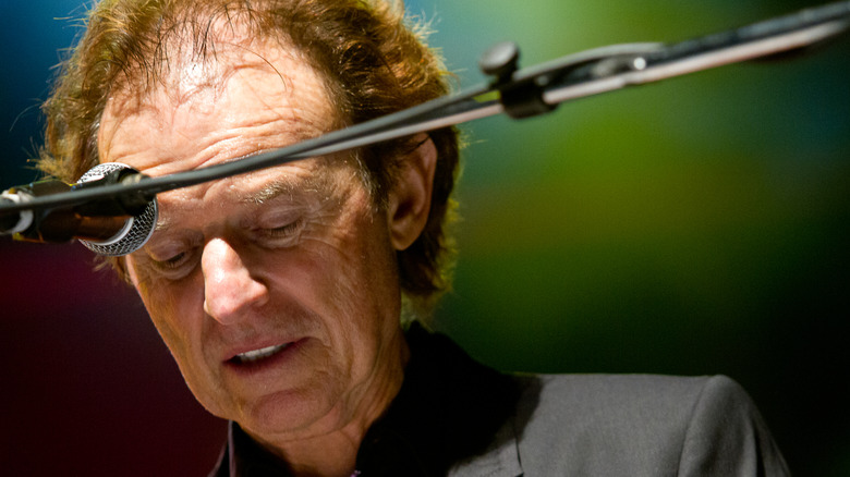 Gary Wright bows his head