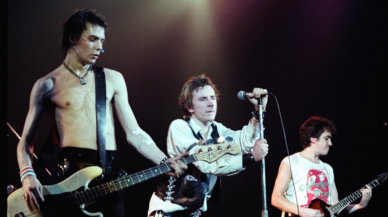 sex pistols performing