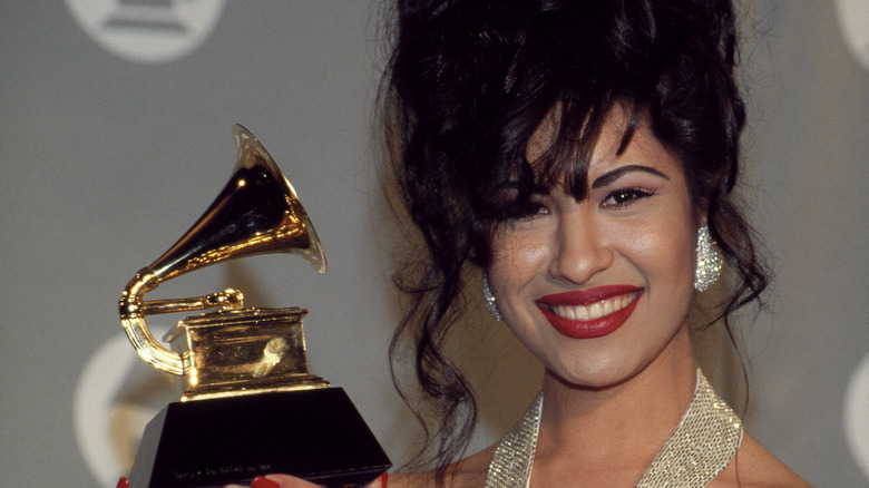 Selena holding Grammy award
