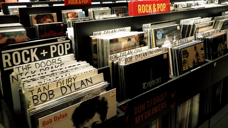 Пластинки Боба Дилана в магазине