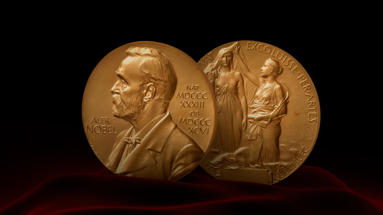 Фото медали Нобелевской премии