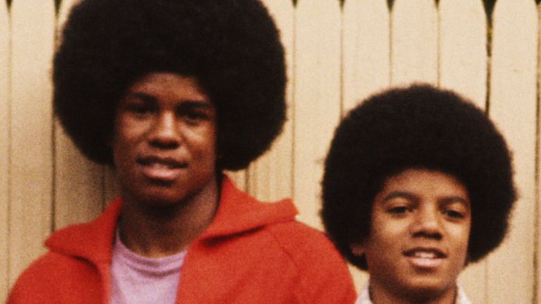 Jermaine and Michael Jackson posing