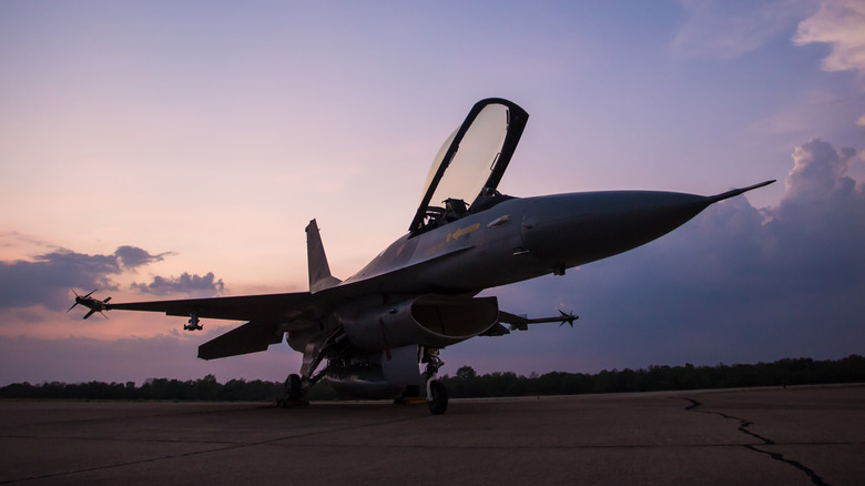 F-16 airplane