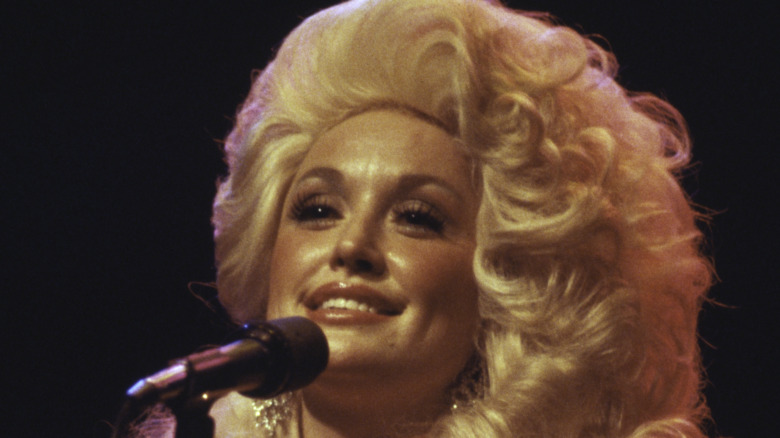 Dolly Parton performing