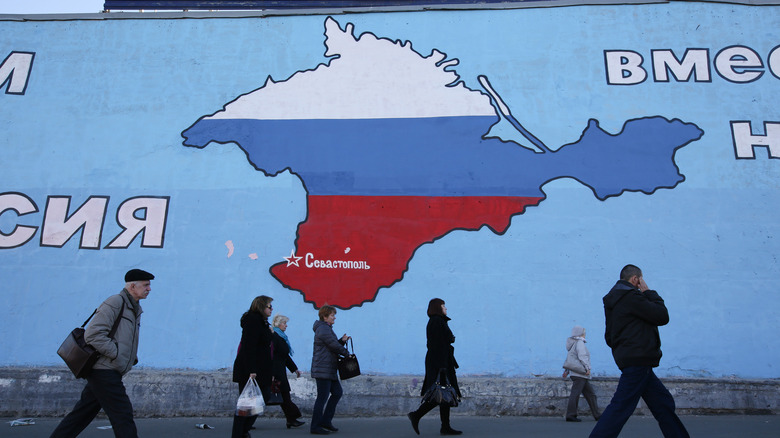 Мурал с картой Крыма