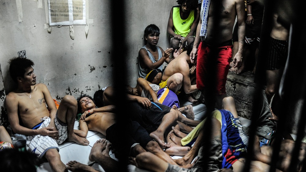 Crowded Manila jail cell