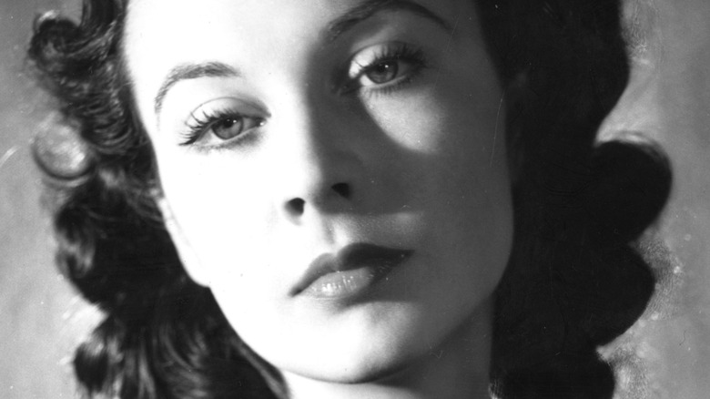 Black and white portrait of young Vivien Leigh 