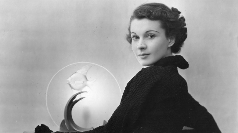 A young Vivien Leigh with fish sculpture