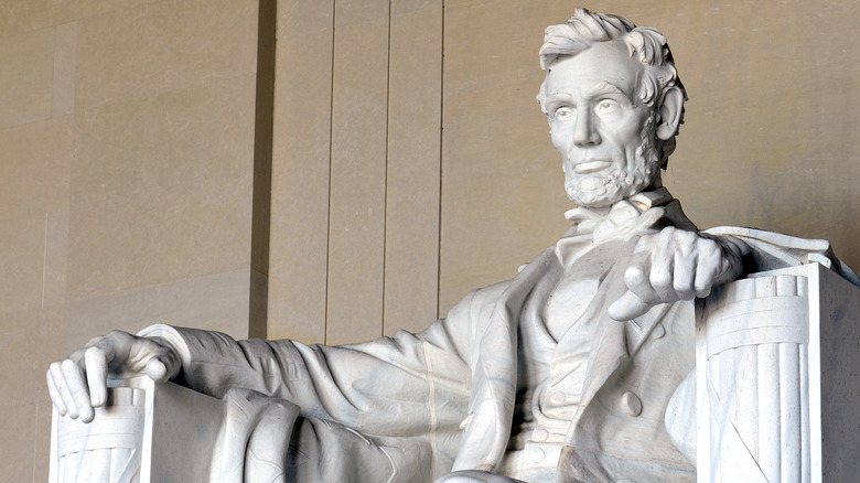 Abraham Lincoln statue in Lincoln Memorial