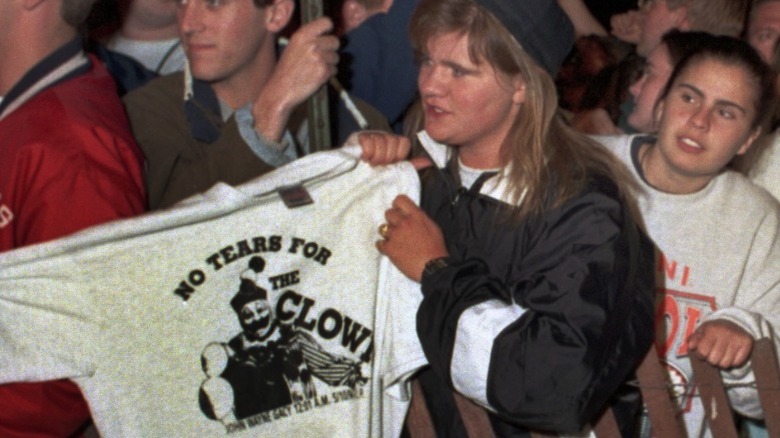 protestors outside the prison