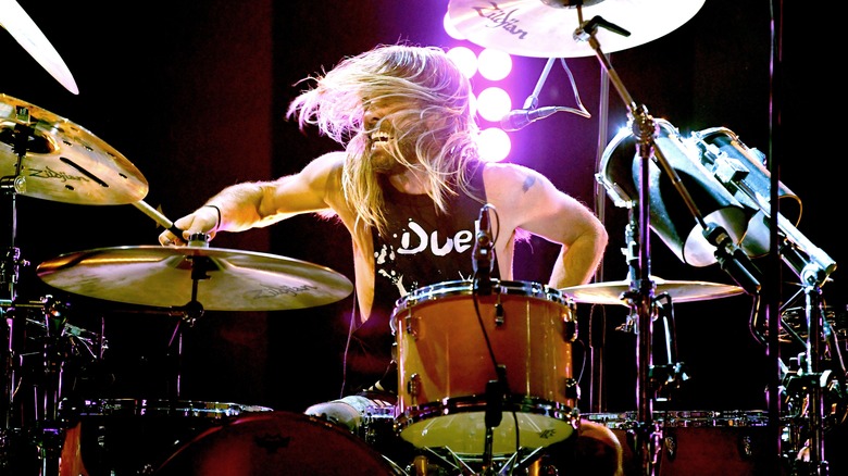 Taylor Hawkins playing drums