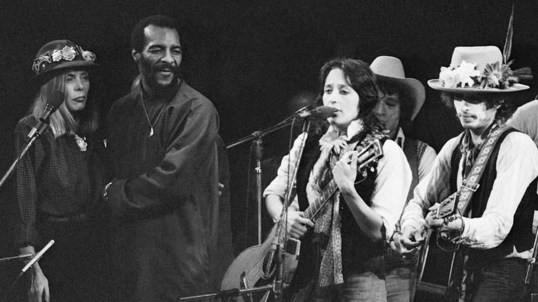 Joni Mitchell on stage with Bob Dylan and others during Rolling Thunder Review