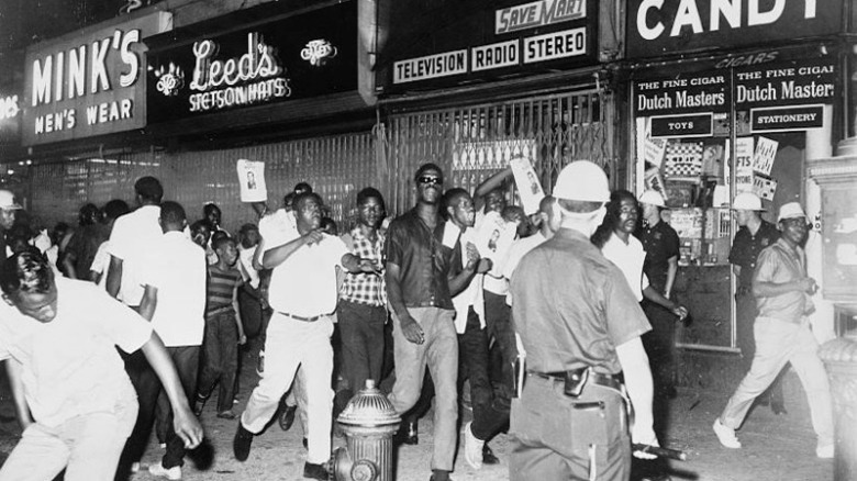 protestors marching in Harlem 1964