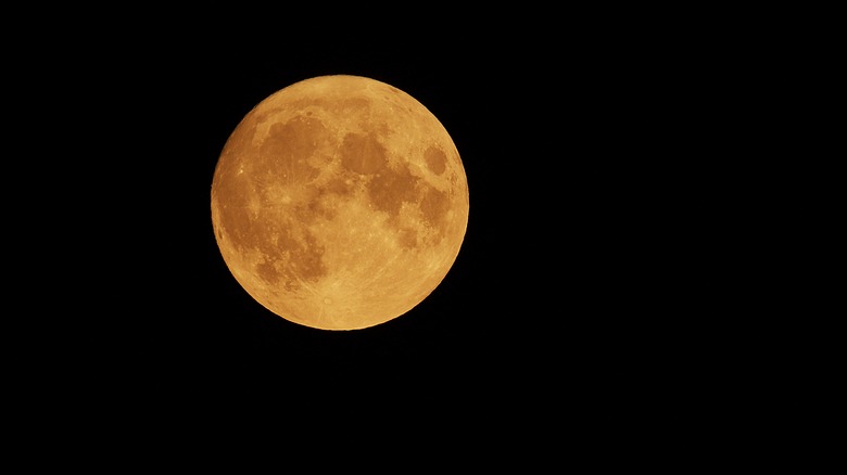 moon black sky