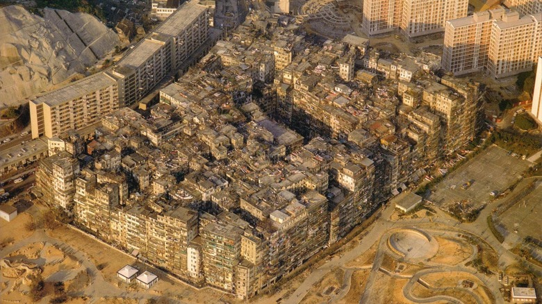 Kowloon Walled City 1989 aerial view