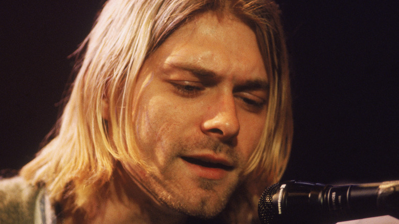 Kurt Cobain performing