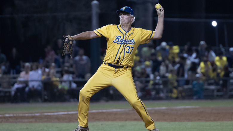 bill lee pitching for savannah bananas