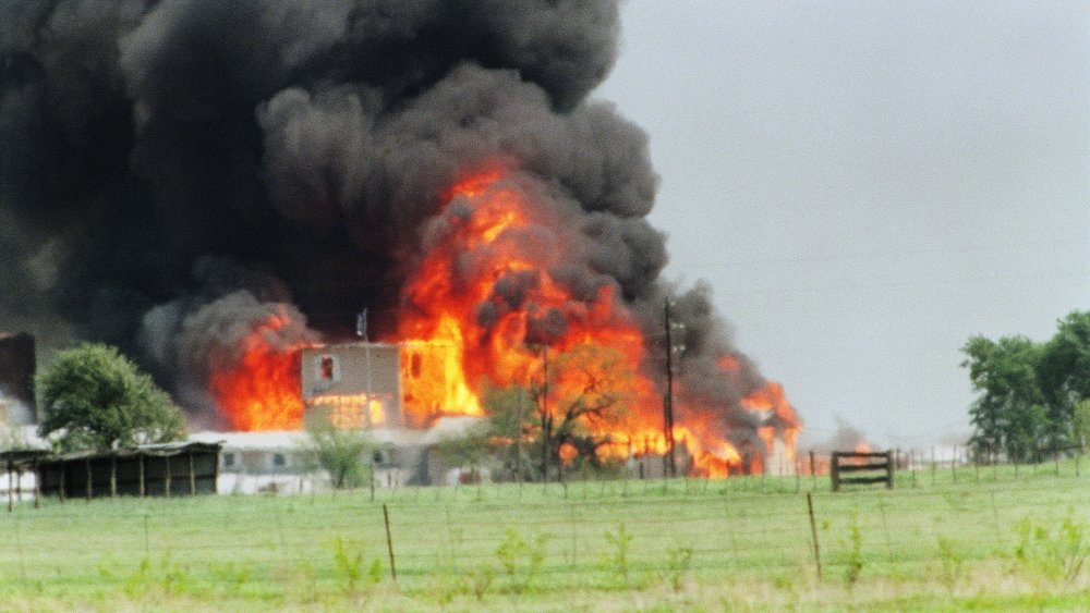 Branch Davidian compound on fire