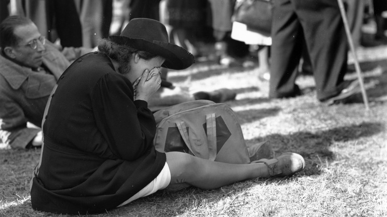 a woman sobs at a memorial service in 1945