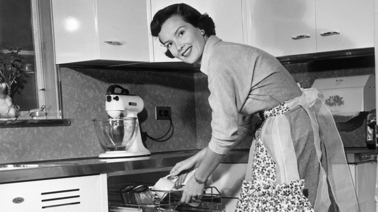 a housewife in a 1950s kitchen