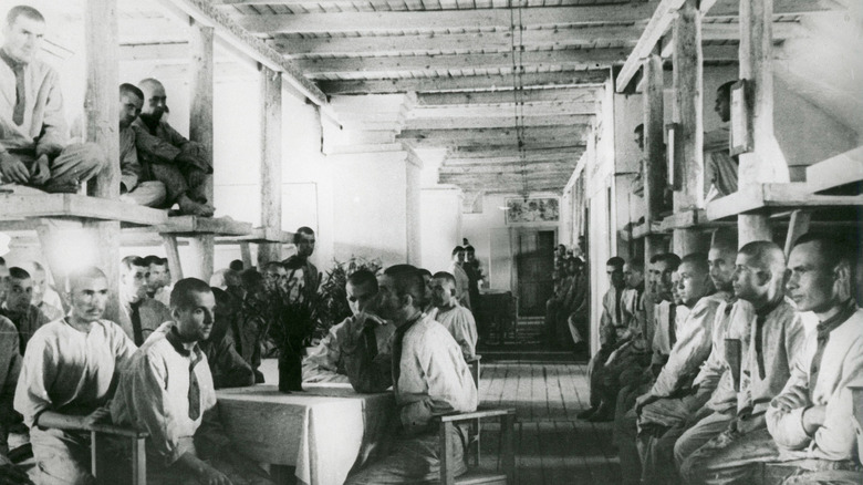 prisoners in gulag 1945