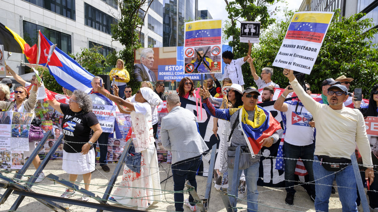 venezuelan and cuban exiles protesting, brussels, 2023