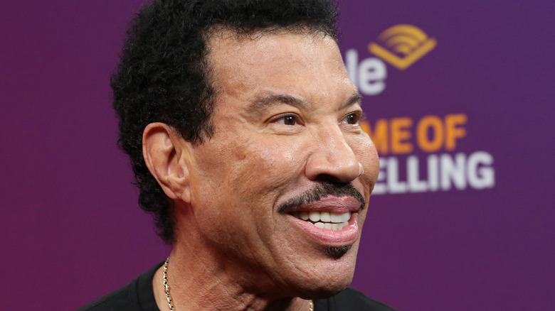 lionel richie in black shirt