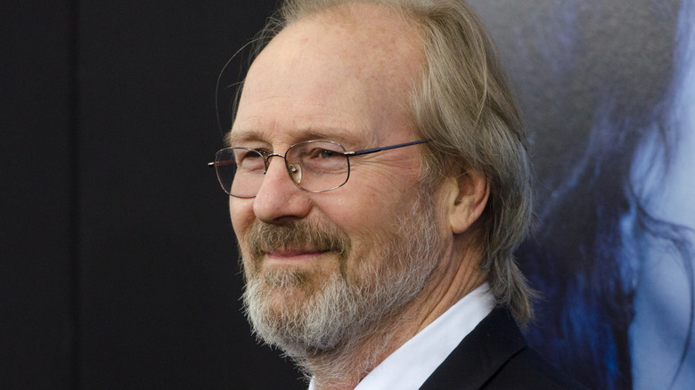 william hurt beard smirking