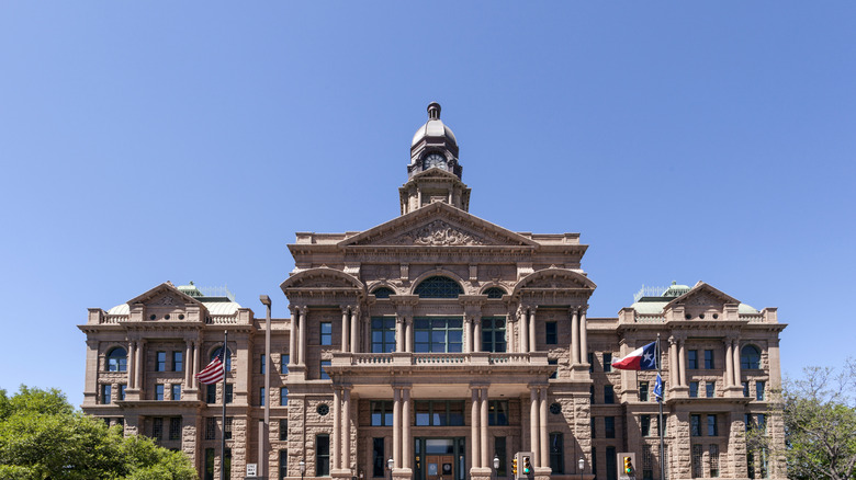 Historical courthouse in Texas under a clear blue sky